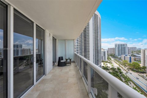 Copropriété à vendre à Hallandale Beach, Floride: 3 chambres, 145.95 m2 № 2145712 - photo 30