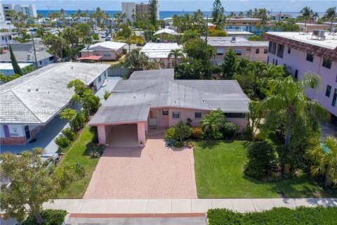 House in Lauderdale-by-the-Sea, Florida 3 bedrooms, 165.46 sq.m. № 1889266 - photo 22
