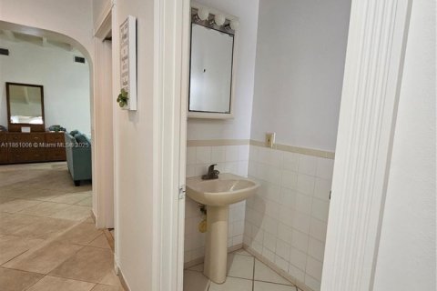 House in Lauderdale-by-the-Sea, Florida 3 bedrooms, 165.46 sq.m. № 1889266 - photo 6