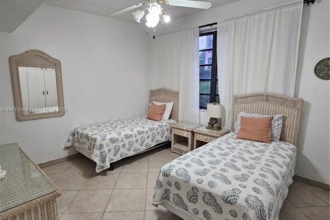 House in Lauderdale-by-the-Sea, Florida 3 bedrooms, 165.46 sq.m. № 1889266 - photo 19