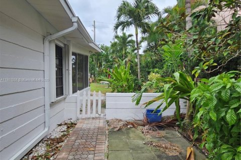 House in Lauderdale-by-the-Sea, Florida 3 bedrooms, 165.46 sq.m. № 1889266 - photo 15