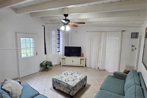 House in Lauderdale-by-the-Sea, Florida 3 bedrooms, 165.46 sq.m. № 1889266 - photo 5