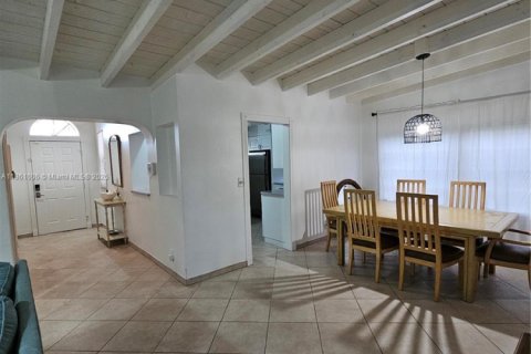 House in Lauderdale-by-the-Sea, Florida 3 bedrooms, 165.46 sq.m. № 1889266 - photo 17