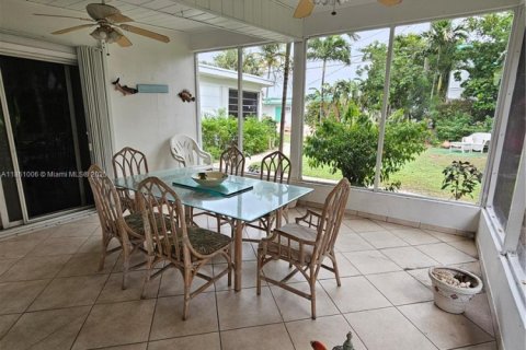 House in Lauderdale-by-the-Sea, Florida 3 bedrooms, 165.46 sq.m. № 1889266 - photo 14