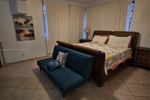 House in Lauderdale-by-the-Sea, Florida 3 bedrooms, 165.46 sq.m. № 1889266 - photo 21