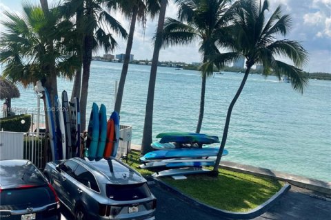 Condominio en alquiler en Bay Harbor Islands, Florida, 1 dormitorio, 88.26 m2 № 2063495 - foto 10