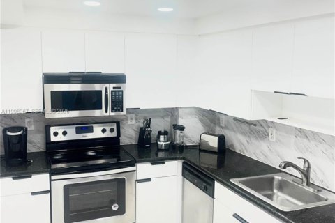 Condominio en alquiler en Bay Harbor Islands, Florida, 1 dormitorio, 88.26 m2 № 2063495 - foto 14