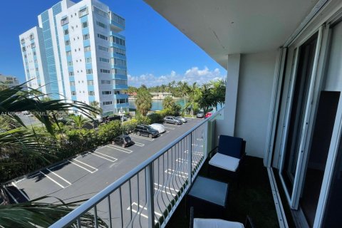 Condominio en alquiler en Bay Harbor Islands, Florida, 1 dormitorio, 88.26 m2 № 2063495 - foto 6