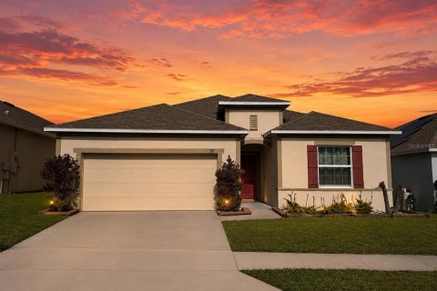 House in Davenport, Florida 4 bedrooms, 203.73 sq.m. № 2092866