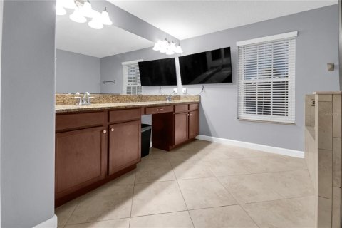 House in Davenport, Florida 5 bedrooms, 336.58 sq.m. № 1900027 - photo 29