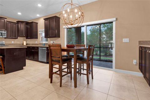 House in Davenport, Florida 5 bedrooms, 336.58 sq.m. № 1900027 - photo 12