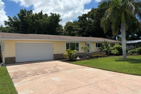 House in Sarasota, Florida 3 bedrooms, 143.72 sq.m. № 2347373