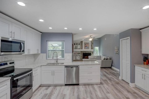 House in Palm Harbor, Florida 4 bedrooms, 179.49 sq.m. № 1566390 - photo 9