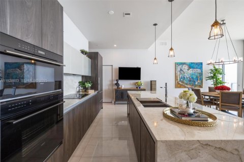Condominio en venta en Miami, Florida, 4 dormitorios, 224.64 m2 № 2034478 - foto 9