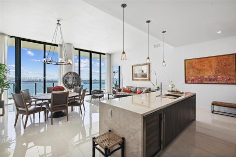 Condominio en Miami, Florida, 4 dormitorios  № 2034478