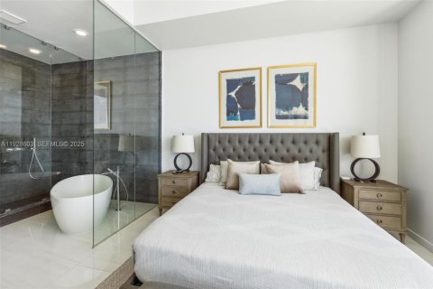 Condominio en venta en Miami, Florida, 4 dormitorios, 224.64 m2 № 2034478 - foto 14