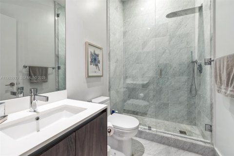 Condominio en venta en Miami, Florida, 4 dormitorios, 224.64 m2 № 2034478 - foto 24
