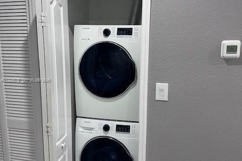 Townhouse in Hialeah, Florida 2 bedrooms № 1986487 - photo 5