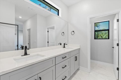 House in North Port, Florida 4 bedrooms, 184.88 sq.m. № 1572854 - photo 27