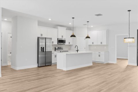House in North Port, Florida 4 bedrooms, 184.88 sq.m. № 1572854 - photo 8