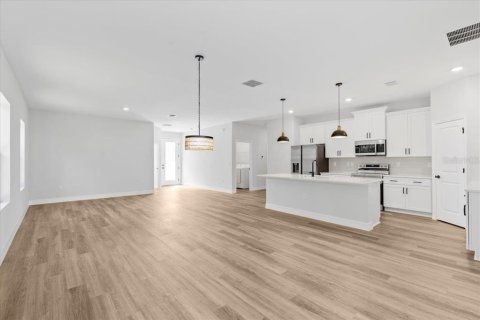 House in North Port, Florida 4 bedrooms, 184.88 sq.m. № 1572854 - photo 9