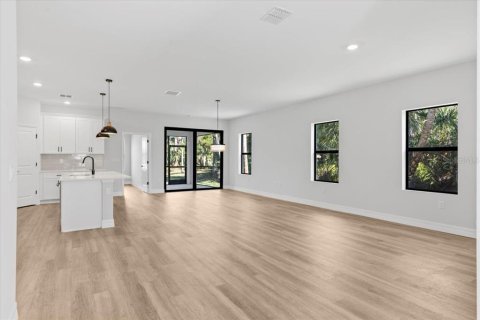 House in North Port, Florida 4 bedrooms, 184.88 sq.m. № 1572854 - photo 7