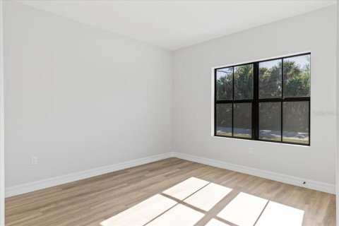 House in North Port, Florida 4 bedrooms, 184.88 sq.m. № 1572854 - photo 5