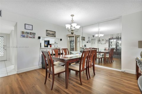 Condo in Pembroke Pines, Florida, 2 bedrooms  № 1863004 - photo 6