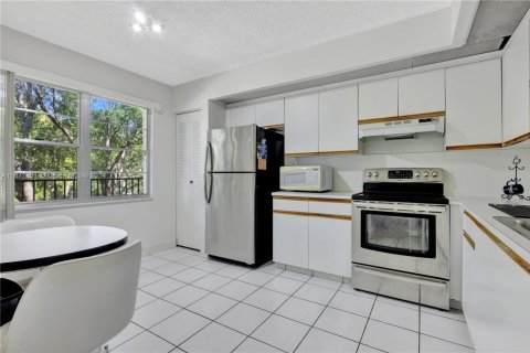 Condo in Pembroke Pines, Florida, 2 bedrooms  № 1863004 - photo 7