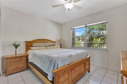 Condo in Pembroke Pines, Florida, 2 bedrooms  № 1863004 - photo 14