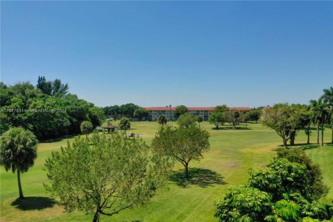 Condo in Pembroke Pines, Florida, 2 bedrooms  № 1863004 - photo 18