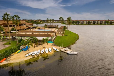 Condo in Pembroke Pines, Florida, 2 bedrooms  № 1863004 - photo 24