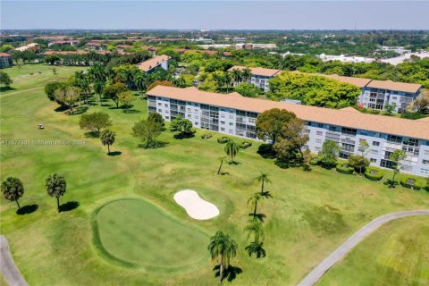 Condo in Pembroke Pines, Florida, 2 bedrooms  № 1863004 - photo 27