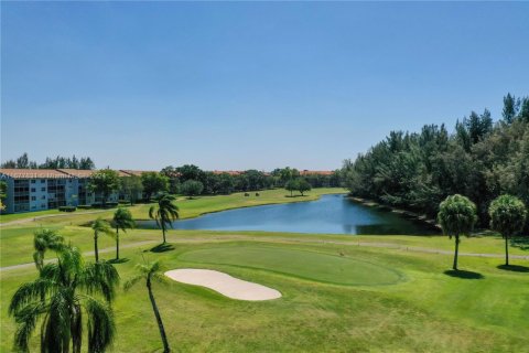 Condo in Pembroke Pines, Florida, 2 bedrooms  № 1863004 - photo 2