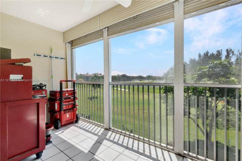 Condo in Pembroke Pines, Florida, 2 bedrooms  № 1863004 - photo 10