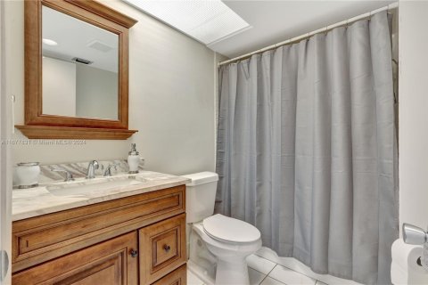 Condo in Pembroke Pines, Florida, 2 bedrooms  № 1863004 - photo 15