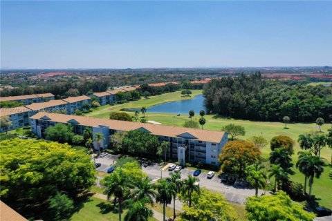 Condo in Pembroke Pines, Florida, 2 bedrooms  № 1863004 - photo 1