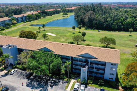 Condo in Pembroke Pines, Florida, 2 bedrooms  № 1863004 - photo 25