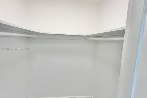 Купить кондоминиум в Майами-Бич, Флорида 50.45м2, № 1811497 - фото 17