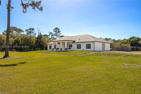 House in LaBelle, Florida 5 bedrooms № 2176442 - photo 3