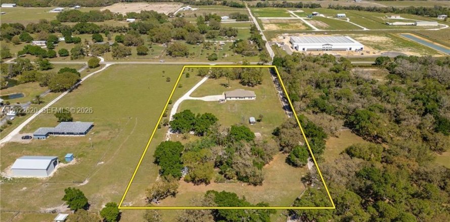 House in LaBelle, Florida 5 bedrooms № 2176442