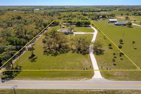 House in LaBelle, Florida 5 bedrooms № 2176442 - photo 29
