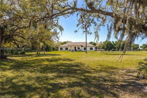 House in LaBelle, Florida 5 bedrooms № 2176442 - photo 2