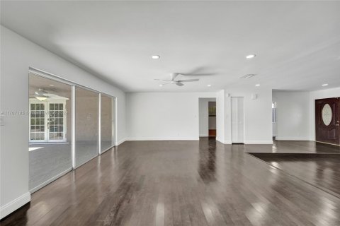 Casa en venta en Pompano Beach, Florida, 4 dormitorios, 225.85 m2 № 1460738 - foto 12