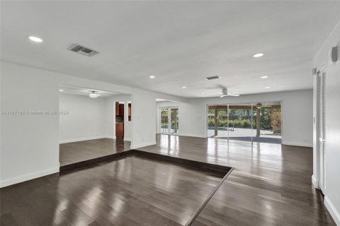 Casa en venta en Pompano Beach, Florida, 4 dormitorios, 225.85 m2 № 1460738 - foto 14
