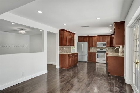 Casa en venta en Pompano Beach, Florida, 4 dormitorios, 225.85 m2 № 1460738 - foto 18