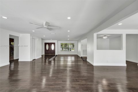 Casa en venta en Pompano Beach, Florida, 4 dormitorios, 225.85 m2 № 1460738 - foto 9