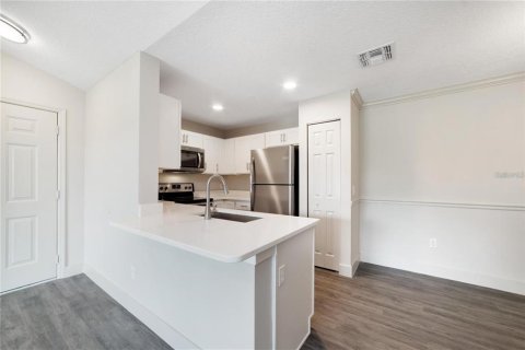 Condominio en alquiler en Oviedo, Florida, 2 dormitorios, 80.92 m2 № 1900645 - foto 2