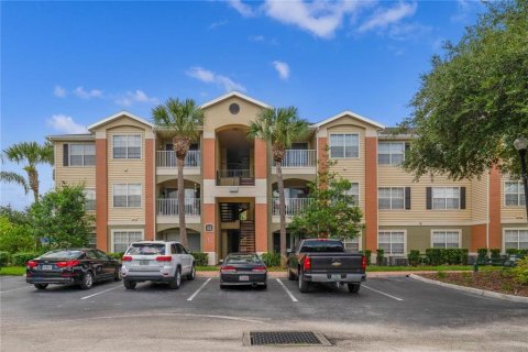 Condominio en alquiler en Oviedo, Florida, 2 dormitorios, 80.92 m2 № 1900645 - foto 1