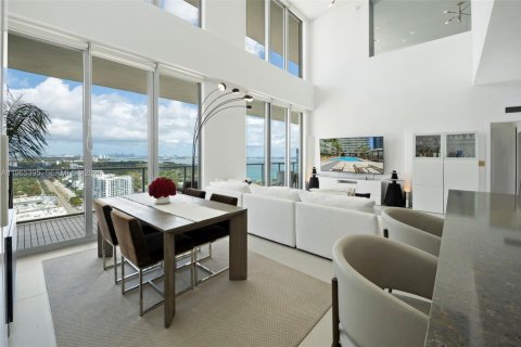 Condo in Miami, Florida, 2 bedrooms  № 2081201